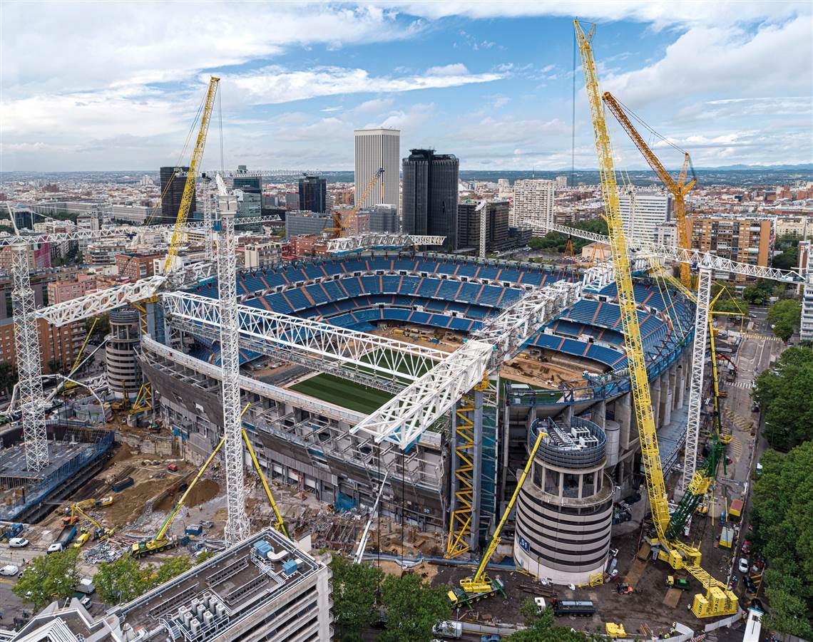 At times there were 18 Liebherr cranes in action at the site, said Luis Aguilar, owner of Gruas Aguilar