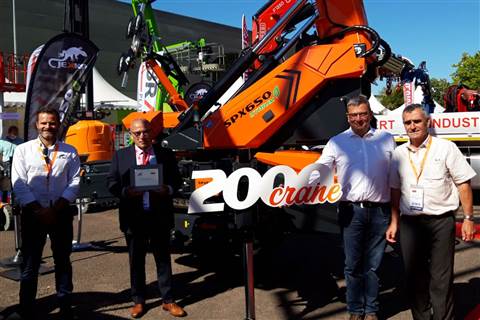 Jekko hands over SPX650 mini crane at JDL Exhibition in France